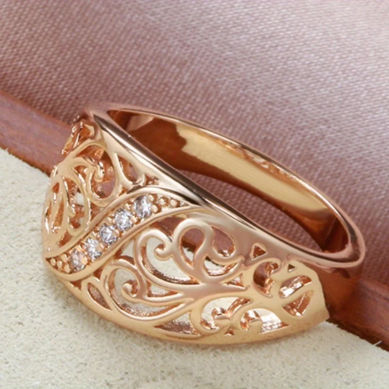 Modischer Charme-Ring mit Hohlblumen-Design, Vergoldet, für Damen, Vintage-Klassiker für Hochzeit und Bankett, Schmuck-Accessoires
