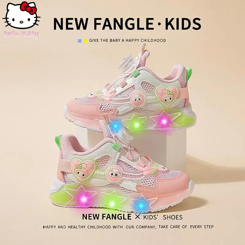 أحذية Hello Kitty الصيفية المضيئة للفتيات من Sanrio Kuromi Kids الجديدة Kawaii Anime خفيفة الوزن بأزرار دوارة أحذية الأميرة