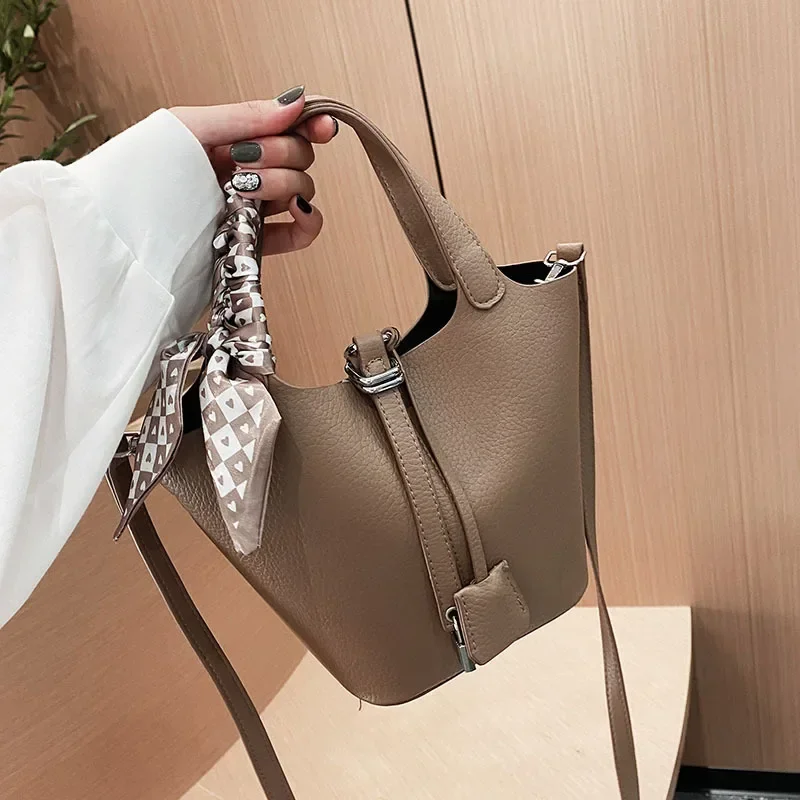 

‌2025 Trendy Bucket Bag Women’s PU Leather Lightweight Shoulder Bag, Adjustable Strap & Zipper Pocket for Work/Travel/Daily Use