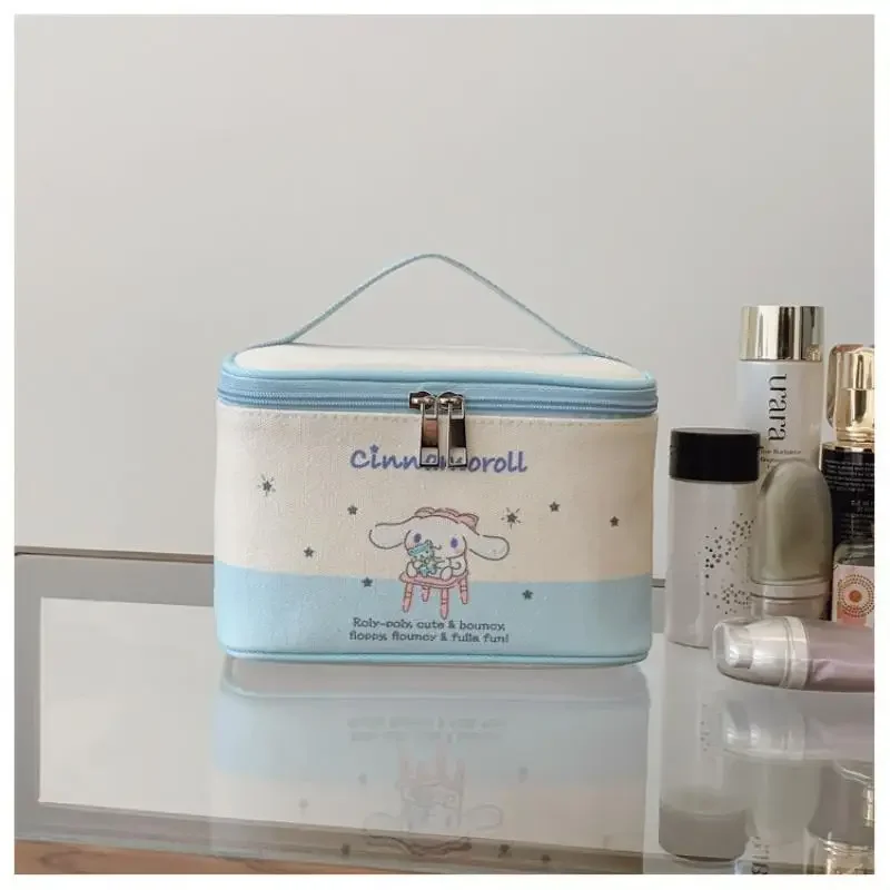 حقيبة مستحضرات التجميل الكرتون لطيف صندوق ماكياج محمول سعة كبيرة حقيبة مستحضرات تجميل جديد نصف دائرة حقيبة المرحاض Kawaii أنيمي الشكل