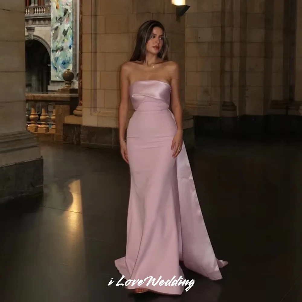 Rosa trägerlose Abendkleider 2025, ärmellos, plissiert, rückenfrei, Meerjungfrau, Sweep-Zug, Ballkleider, Hochzeitskleid, individuell gestaltet