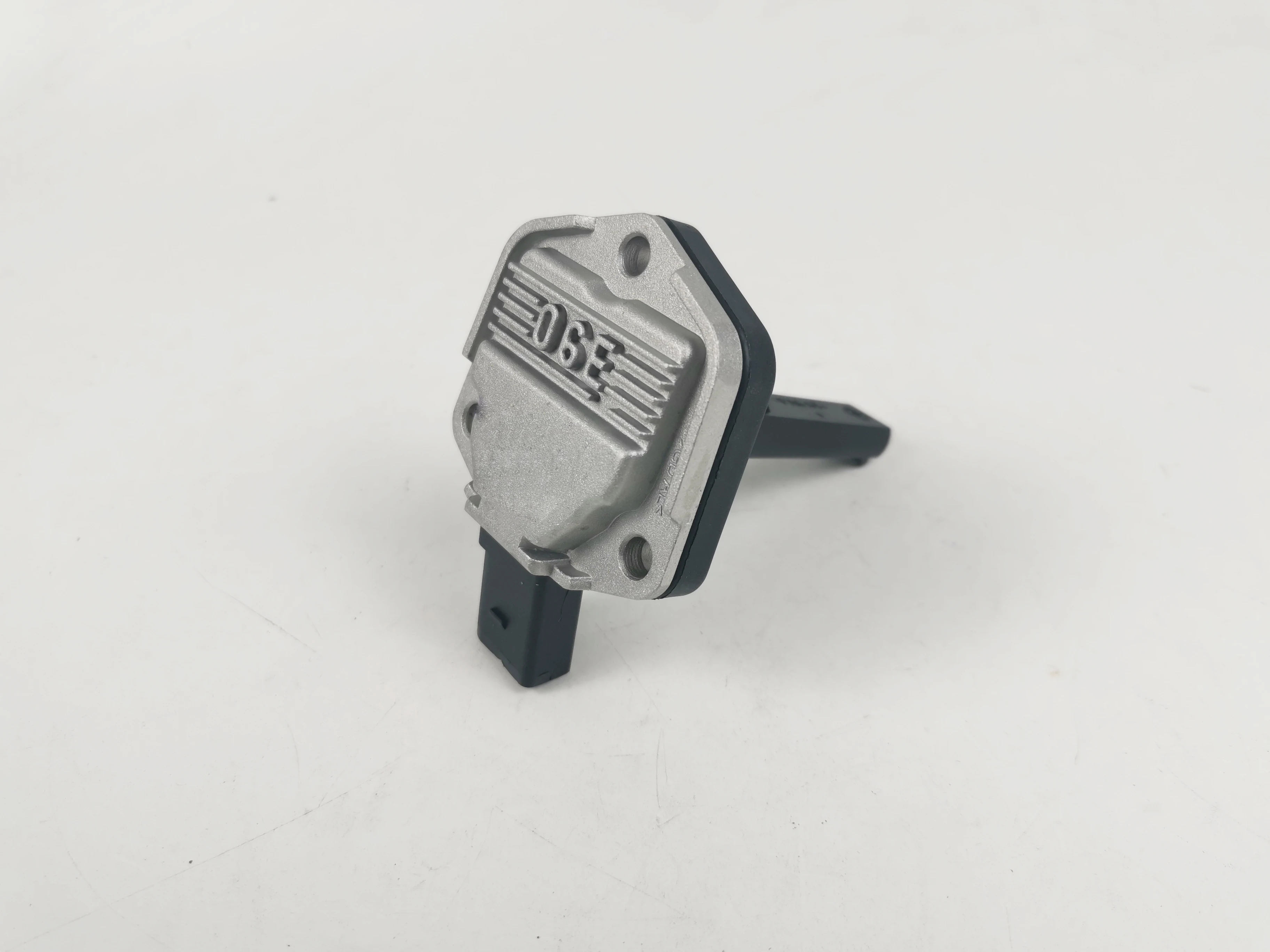 Car Oil Level Sensor 06E907660  07Z907660  94860615000 Replacement for VW Beetle Cabrio Passat Audi A8 S8 Q3 Q7 TT