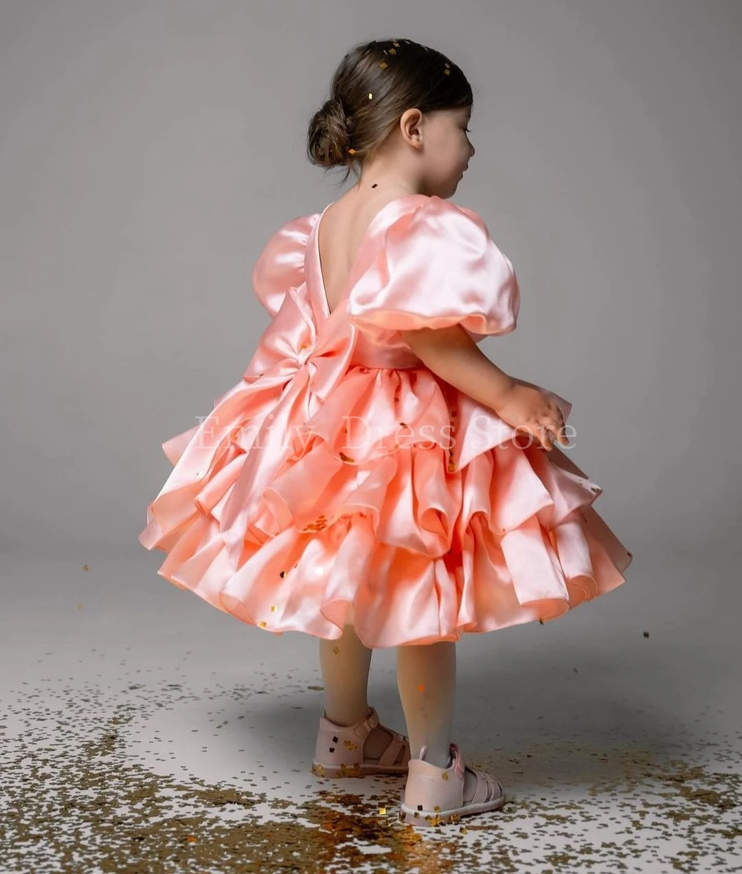 Pink Layered Flower Girl Dress For Wedding Satin Puffy Short Sleeves With Bow Puffy Cute Princess Kids First Communion Ball Gown