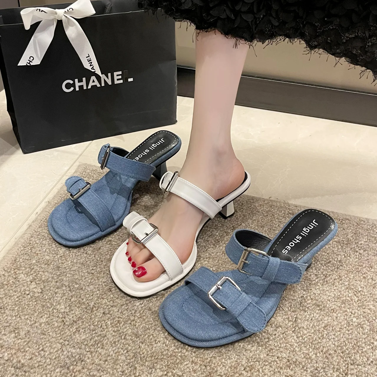 European and American Style Denim Belt Buckle Women Sandals with Open Toes and High-heeled Slippers Were Worn By Women.