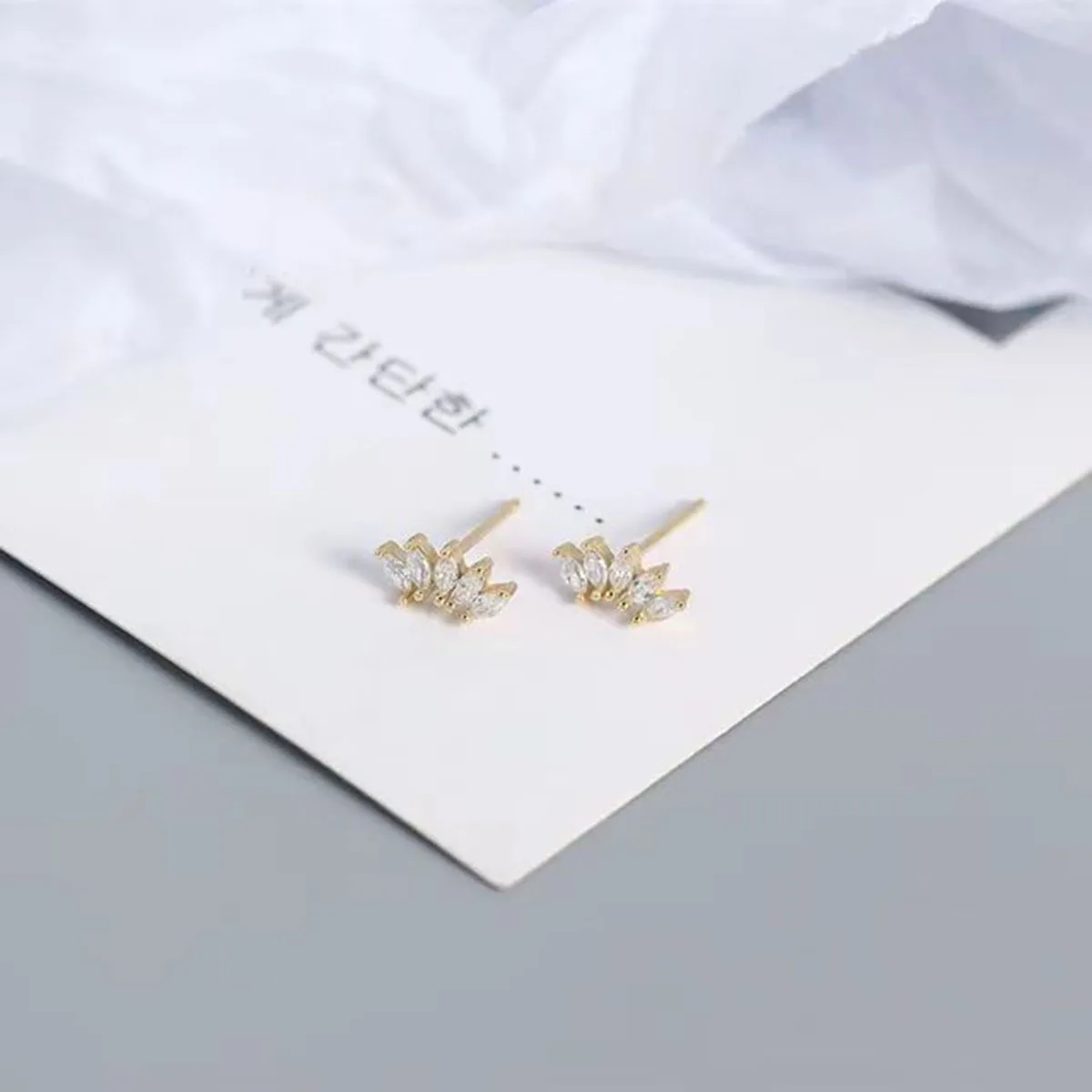 A stylish set of flat back cartilage earrings series for women and girls, screw-tragus earrings piercing jewelry，8PCS