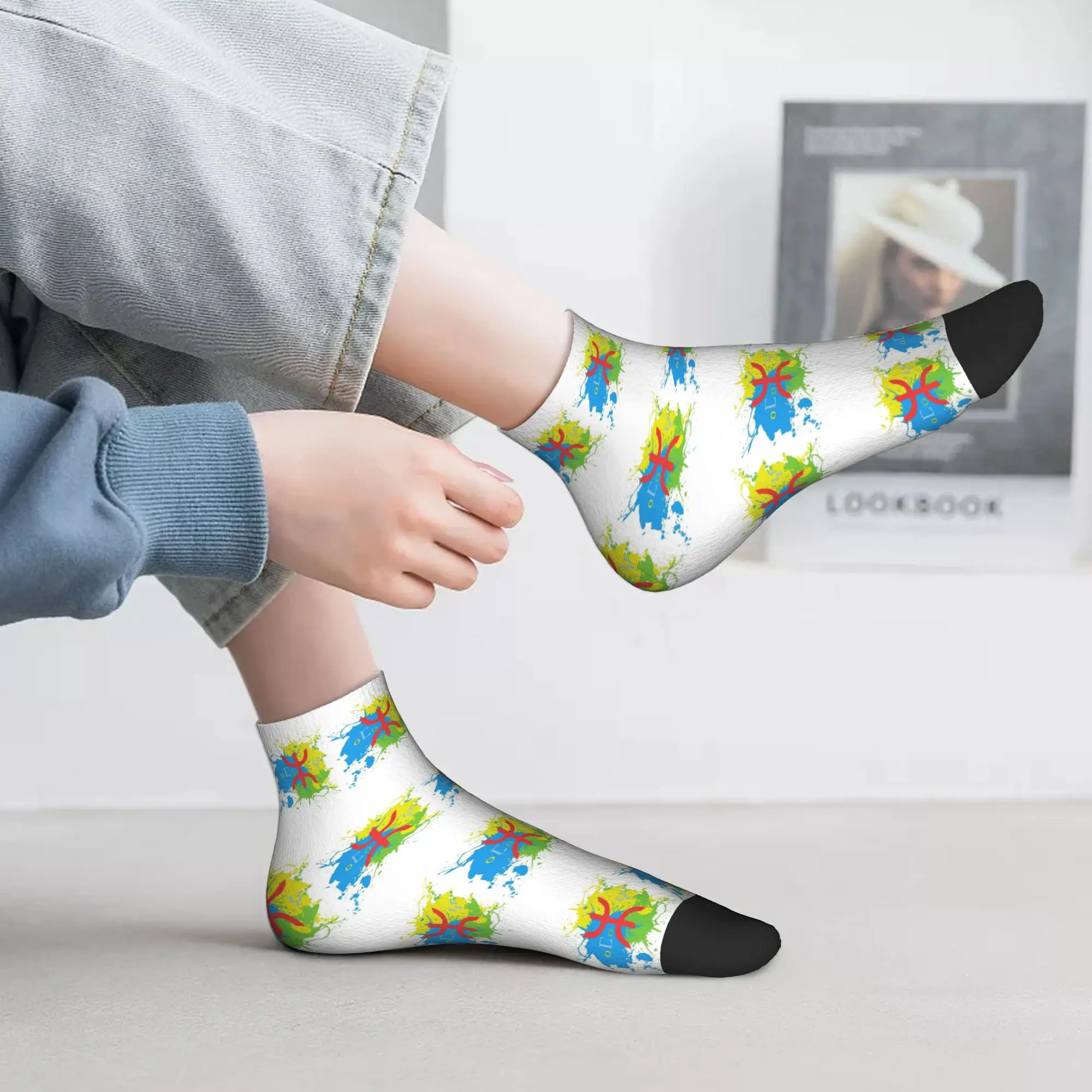 

Всесезонные берберские носки с флагом амазигов, Harajuku, впитывающие пот, спортивные носки средней длины, мягкие забавные чулки для мужчин и женщин