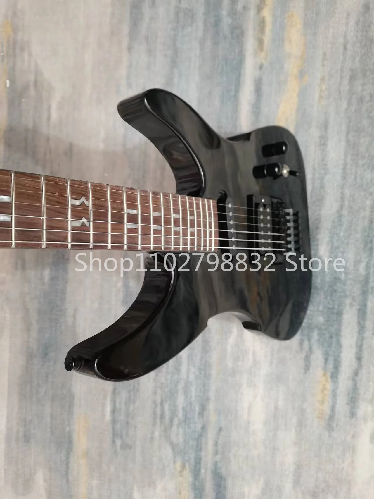 6-string electric guitar, black accessories, rose wood fingerboard, tremolo system, free shipping