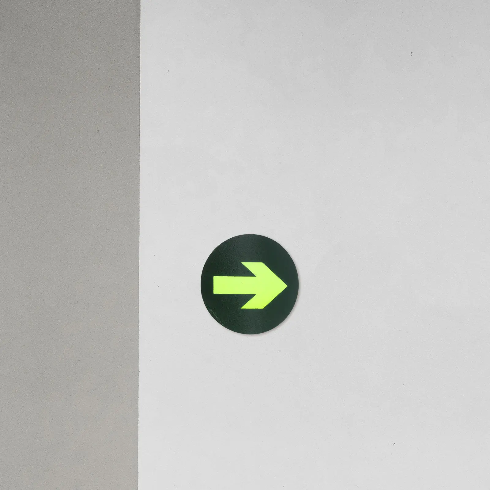 

10Pcs Waterproof Glow Safety Floor Sticker Night Glow Arrow Decal Removable Directional Marking for Emergency Exit Mall Bar