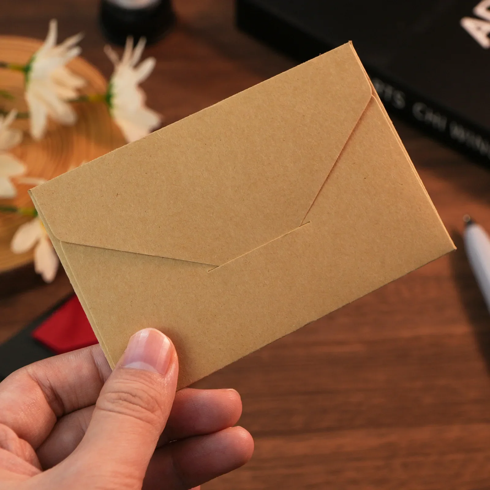 

50pcs/lot Mini Envelopes 120g Kraft Paper Greeting Card Vip Card Western 10.5x7cm Envelopes for Wedding Invitation Packing