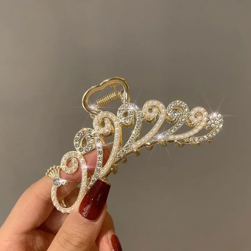 Beautiful peacock shaped diamond pearl hair clip: Non slip grip, suitable for all hairstyles, durable and fashionable,