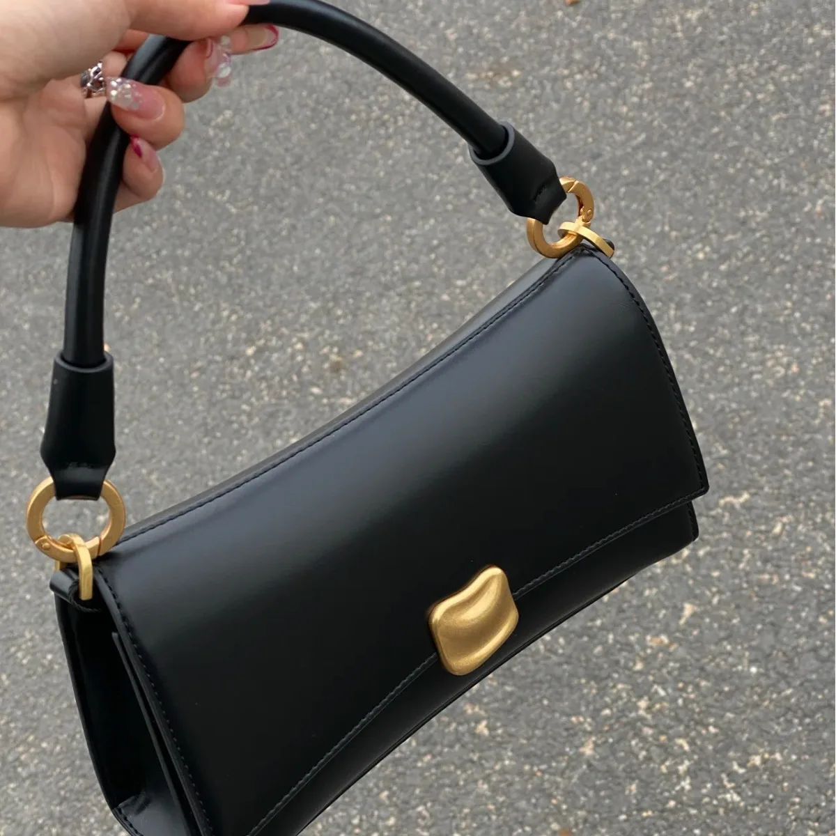 Black underarm bag for women, new high-end texture, niche design, one shoulder retro portable small square bag, crossbody bag