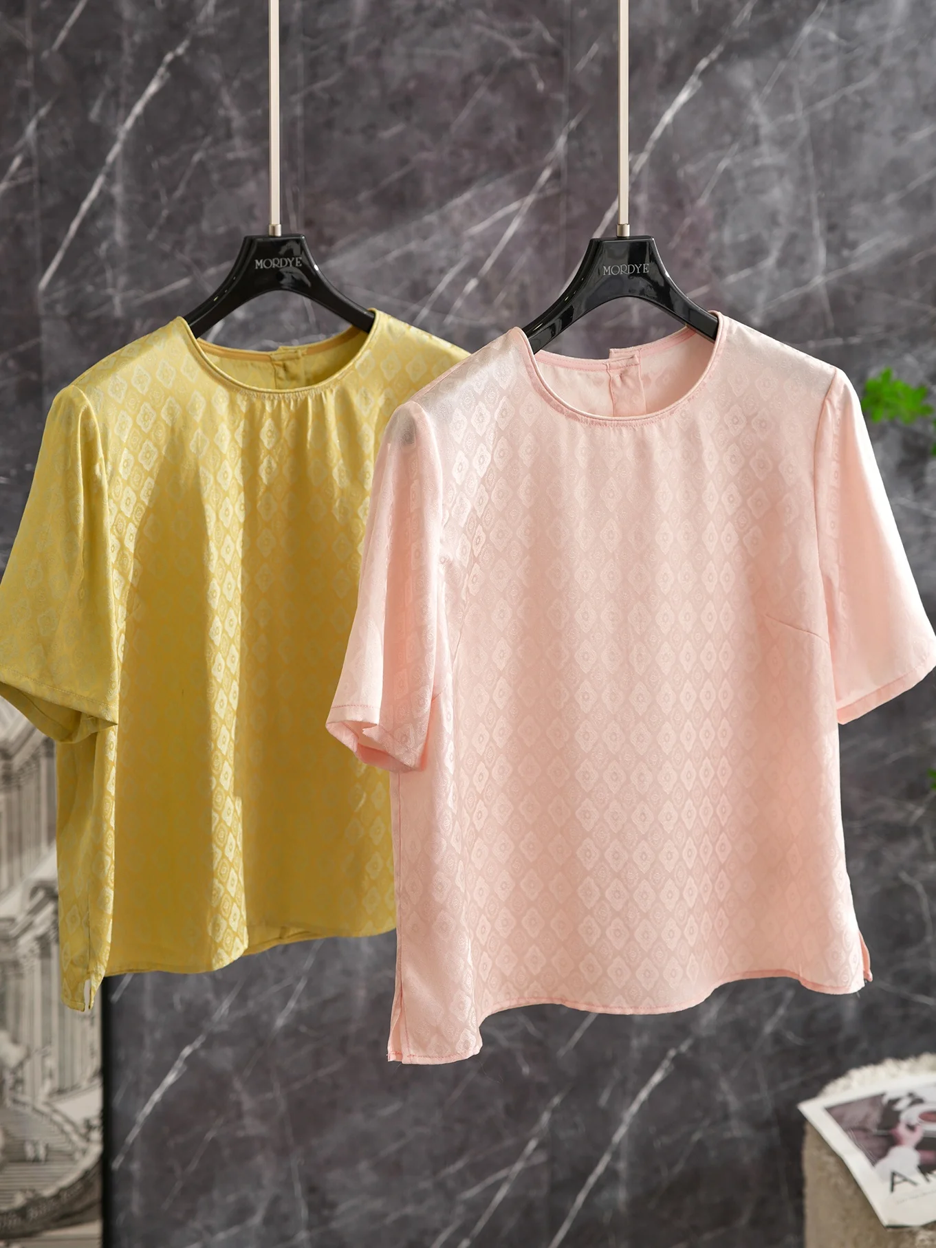 

New Chinese Style round Neck Short Sleeve Silk Blouse Women's Fashionable Embroidery Back Button up Top Skin Friendly Breathable