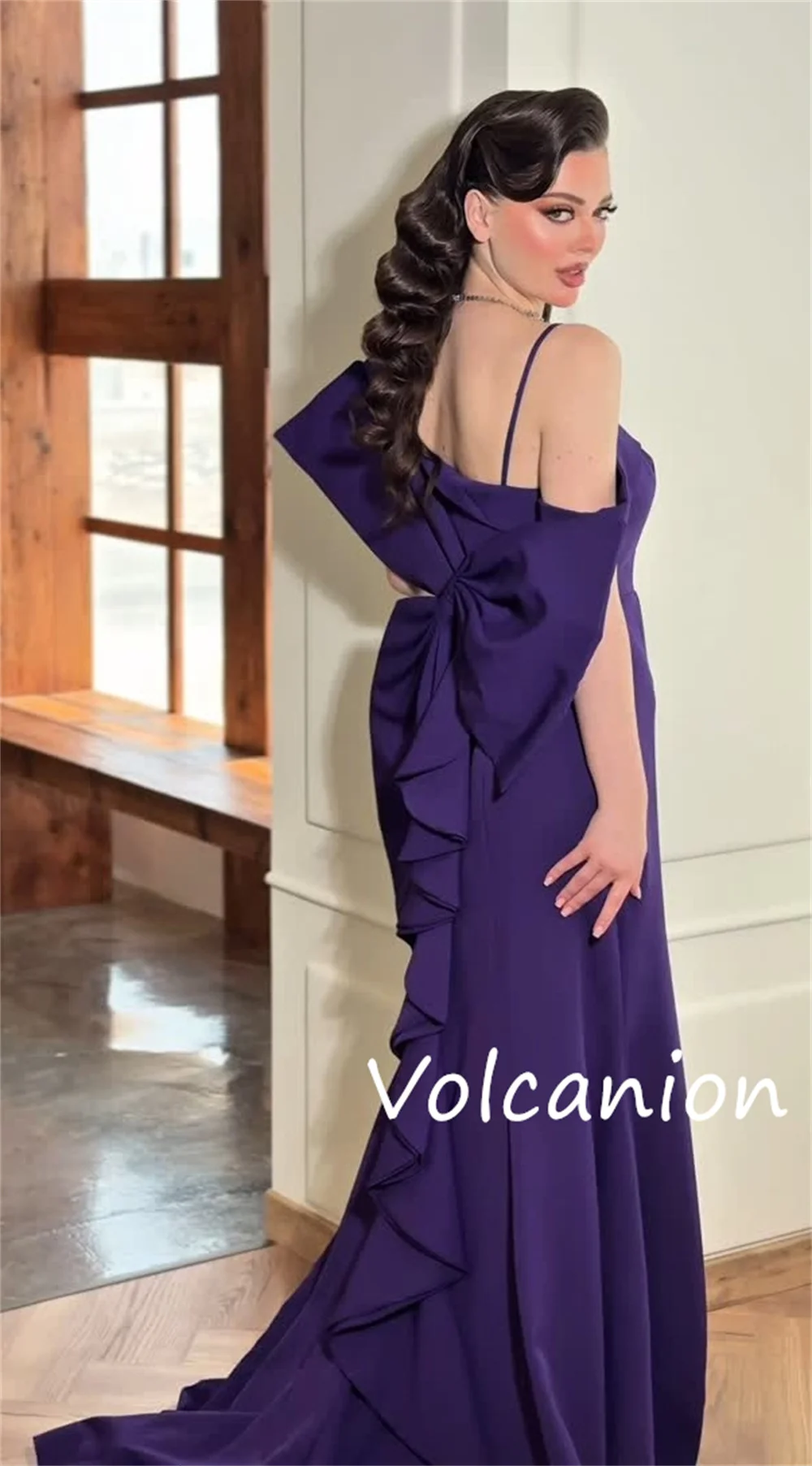 カスタマイズされたシンプルなジャージーボウプリーツトランペットスパゲッティストラップロングドレスオーダーメイドの機会モダンなスタイルのファッション