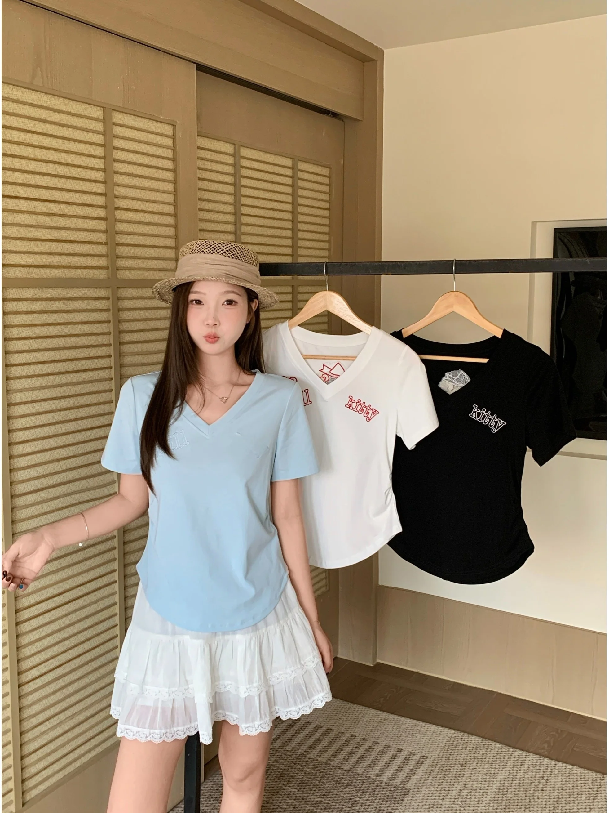 

plus Size Fashionable Embroidered Hollow Short Sleeve T-Shirt V-Neck Slimming Versatile Design Summer New Style Women's Top