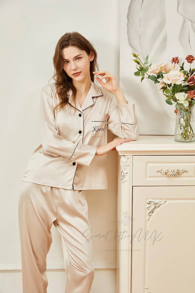 Pigiama in raso personalizzato Pigiama da damigella d'onore coordinato Pigiama Set Monogramma Regalo di nozze per feste Pjs in raso Nome personalizzato