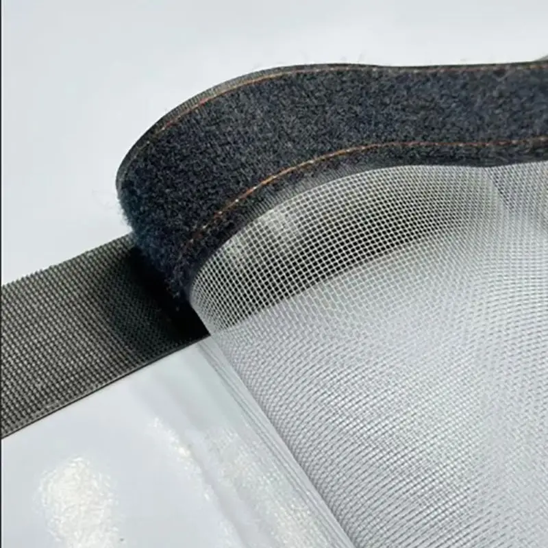 ستائر الأبواب المغناطيسية، وشبكات البعوض لنافذة شاشة الحشرات على الجانب الأيمن، ويمكن تخصيص ستائر البعوض غير المرئية