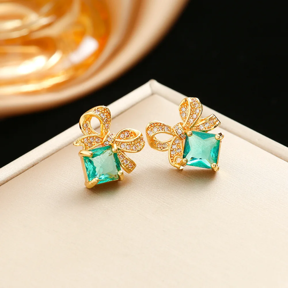 

Peacock blue gemstone ring plated with white gold, colored zircon flash diamond ring, butterfly dance flower fragrance bow