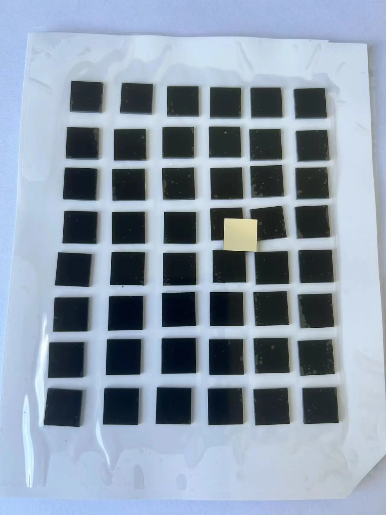 Czarny 905nm narro czarny filtr wąskopasmowy 900nm kwadratowy: 7/15,0mm lornetkowy filtr obrazowania na podczerwień blisko filtr pasmowy na podczerwień