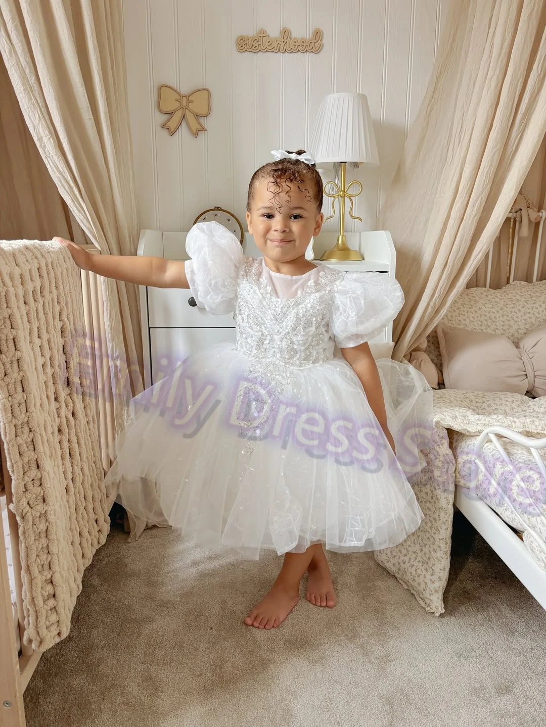 

Customized White Flower Girl Dress For Wedding Tulle Sequins With Bow Puffy Baby Kids Birthday Party Ball First Communion Gowns