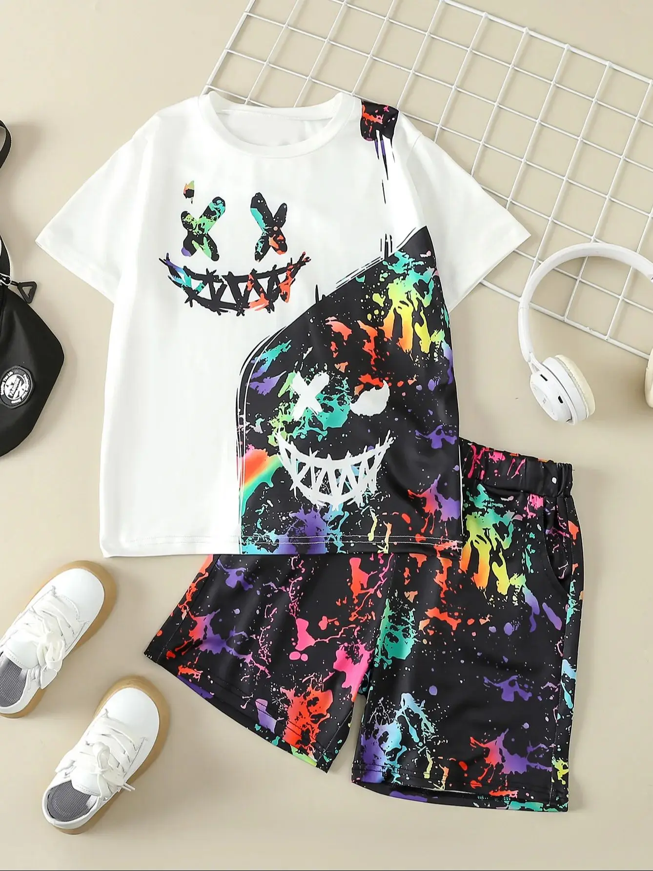 2024 Summer Trend Cool and Breathable Black and Color Matching Smiley Face Thin Sports T-shirt Suitable for Casual Outdoor Play