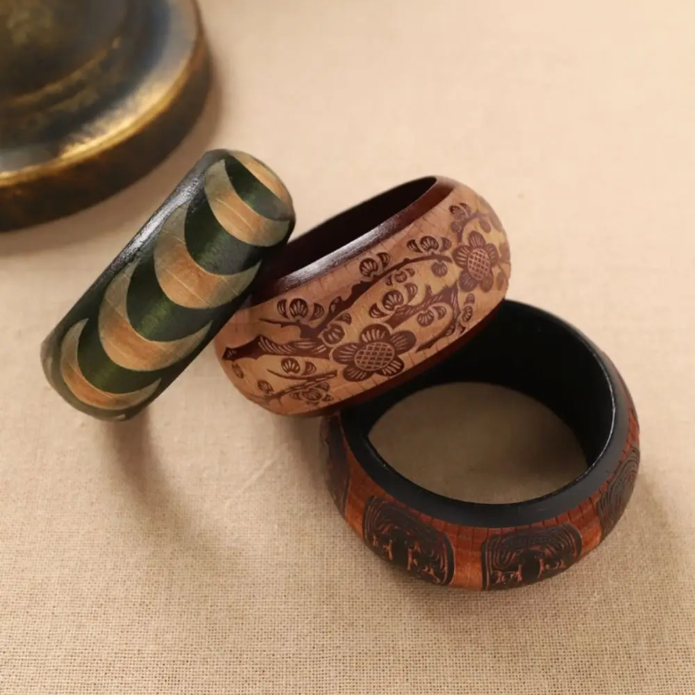 ギフトレトロ彫刻木製バングルカラフルなラウンド中国風ブレスレットワイド手作りエスニックスタイルバングル文学アクセサリー