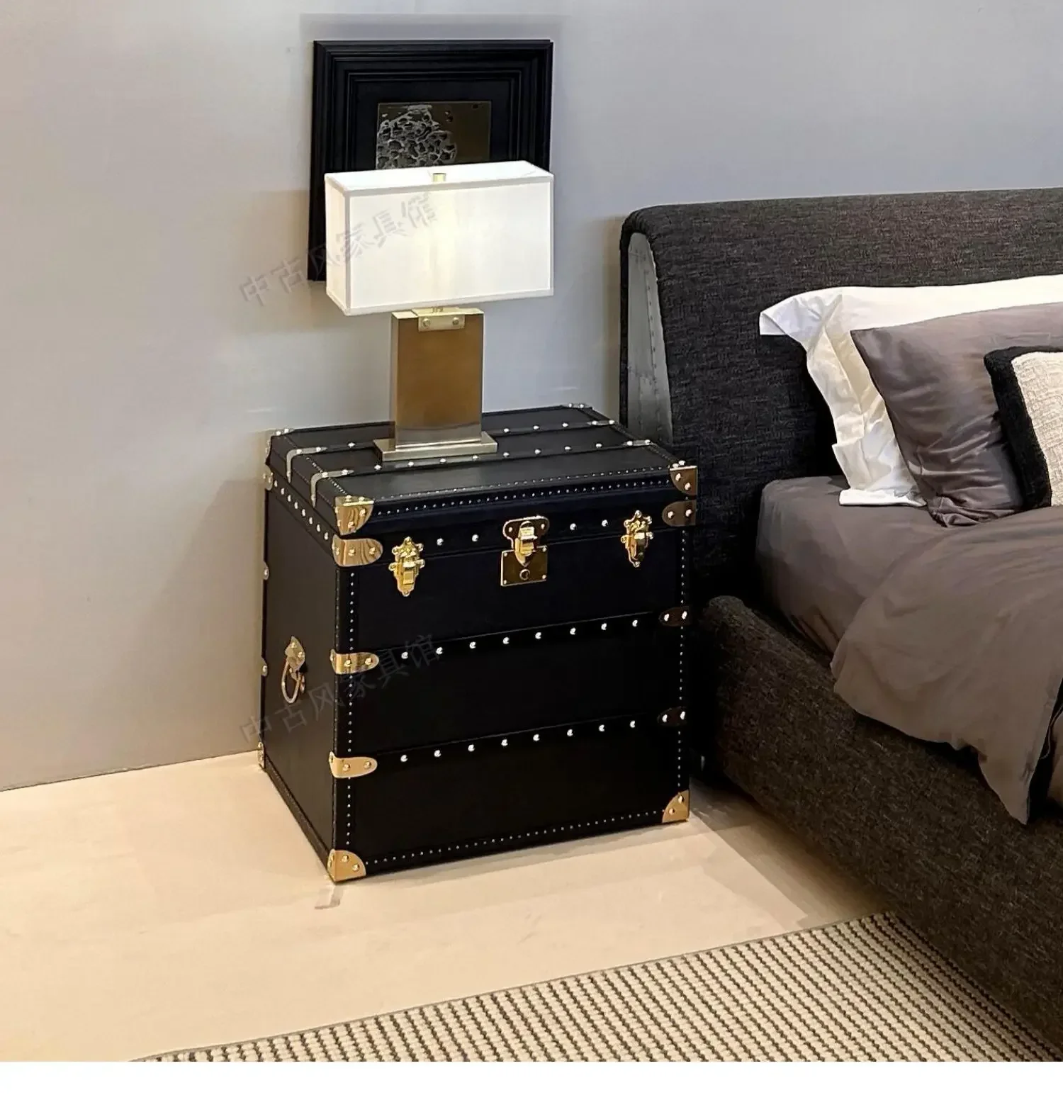 

Medieval oil wax leather box American retro old leather box storage cabinet, coffee table leather box