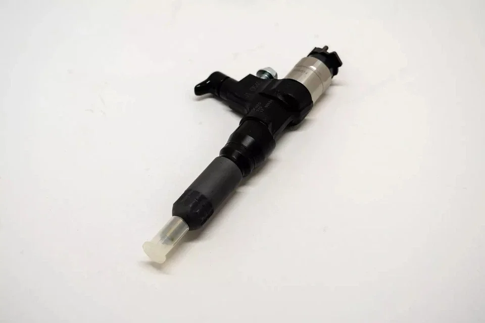 

Для Kobelco RE504181 095000-0920 Топливная форсунка 095000-0920 Новая замена топливной форсунки экскаватора 0950000920 Форсунка инжектора