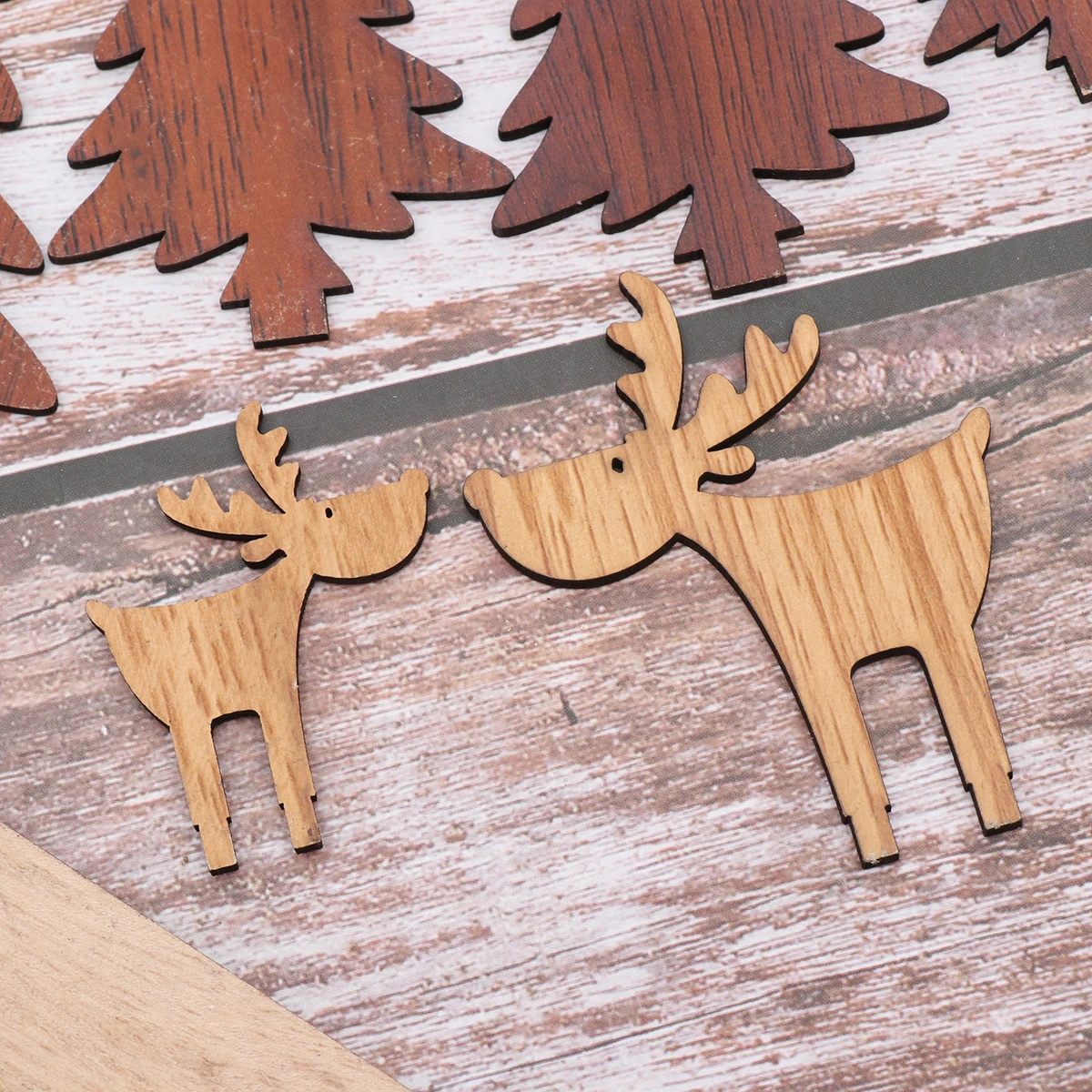 

2 Pcs Decorations Home Deer Statue Gift Elk Statuette Diy Ornaments Wood Carving Animal Class Craft