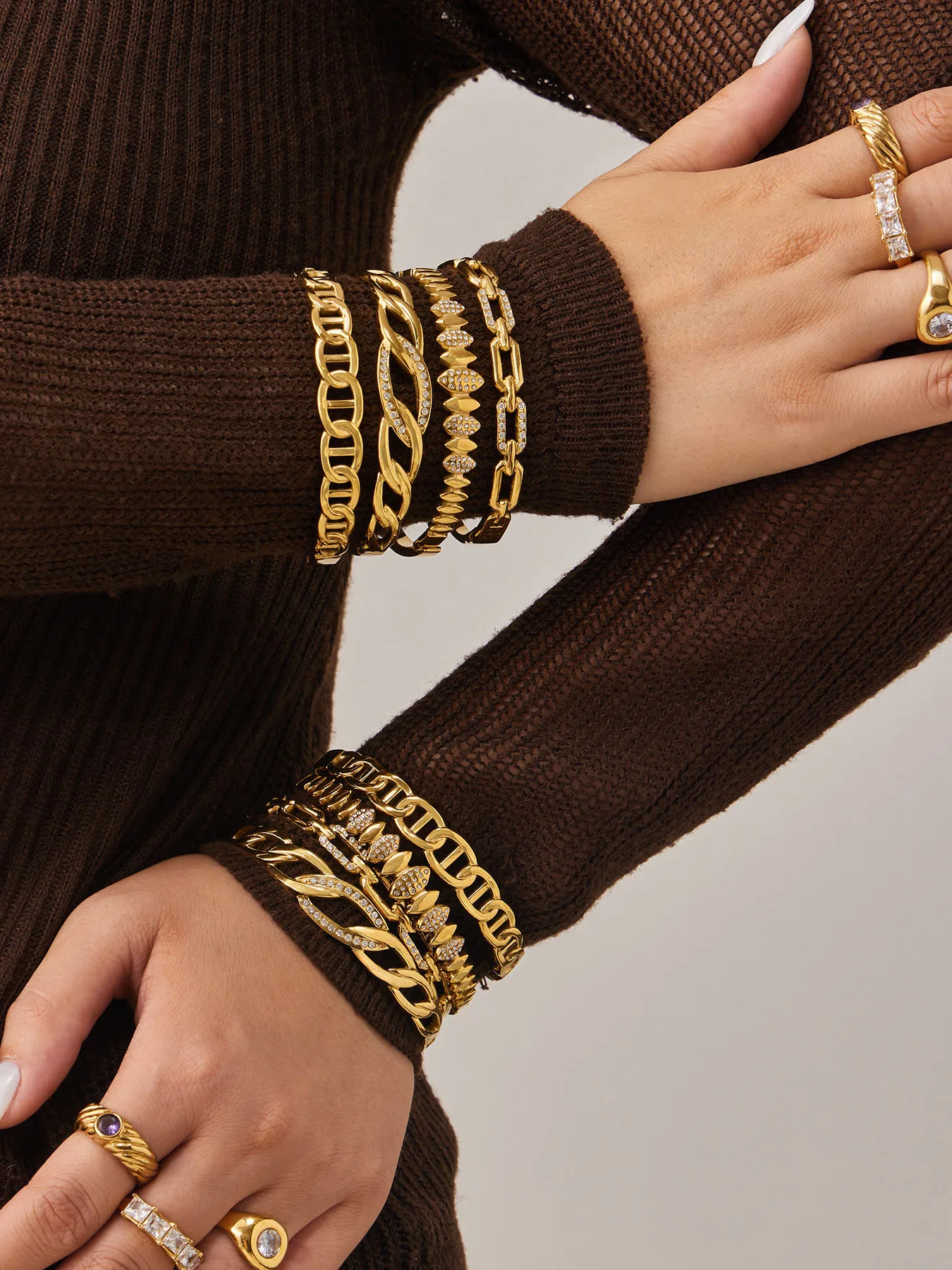 Zierliche Edelstahl-Armreifen für Frauen 18k Vergoldete Verschlungene Armreifen Armbänder Geometrisches Ästhetisches Armband – Detail 2