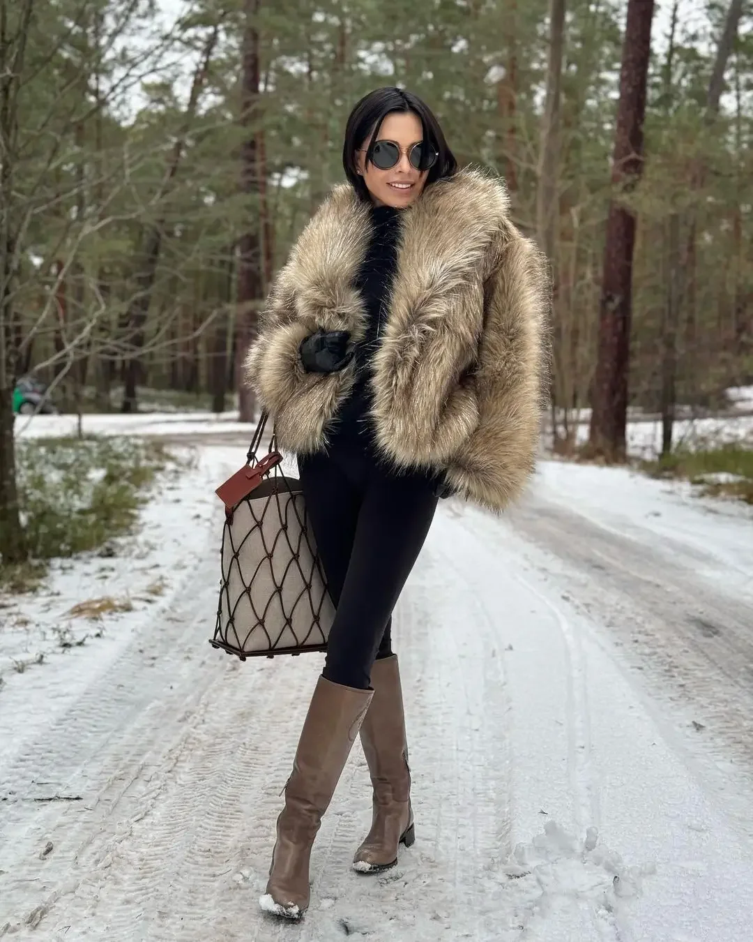 Winter Furry Faux Fur Thicken Coat Women Loosen Warm Lapel Long Sleeve Short Coats Female 2024 Autumn Casual Fashion Outerwear