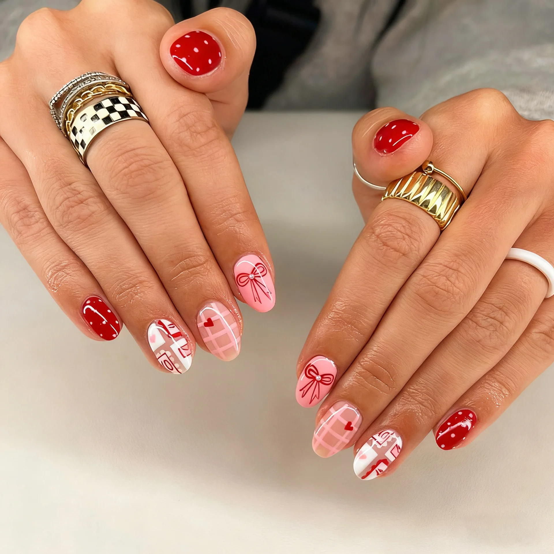 

24PCS Cute Bow Pearl Heart Polka Dot Design Short Oval Fake Nails Sweet Gentle Ins Style False Nails for Daily Press on Nails 네일