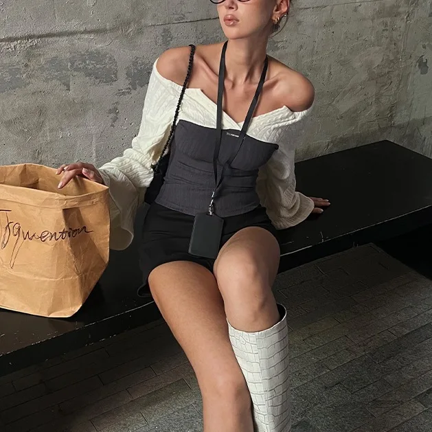 Prawe ramiona, proste ramiona, kontrastowe kolory, delikatne i cienkie, dzianinowy top, nowy styl 2025