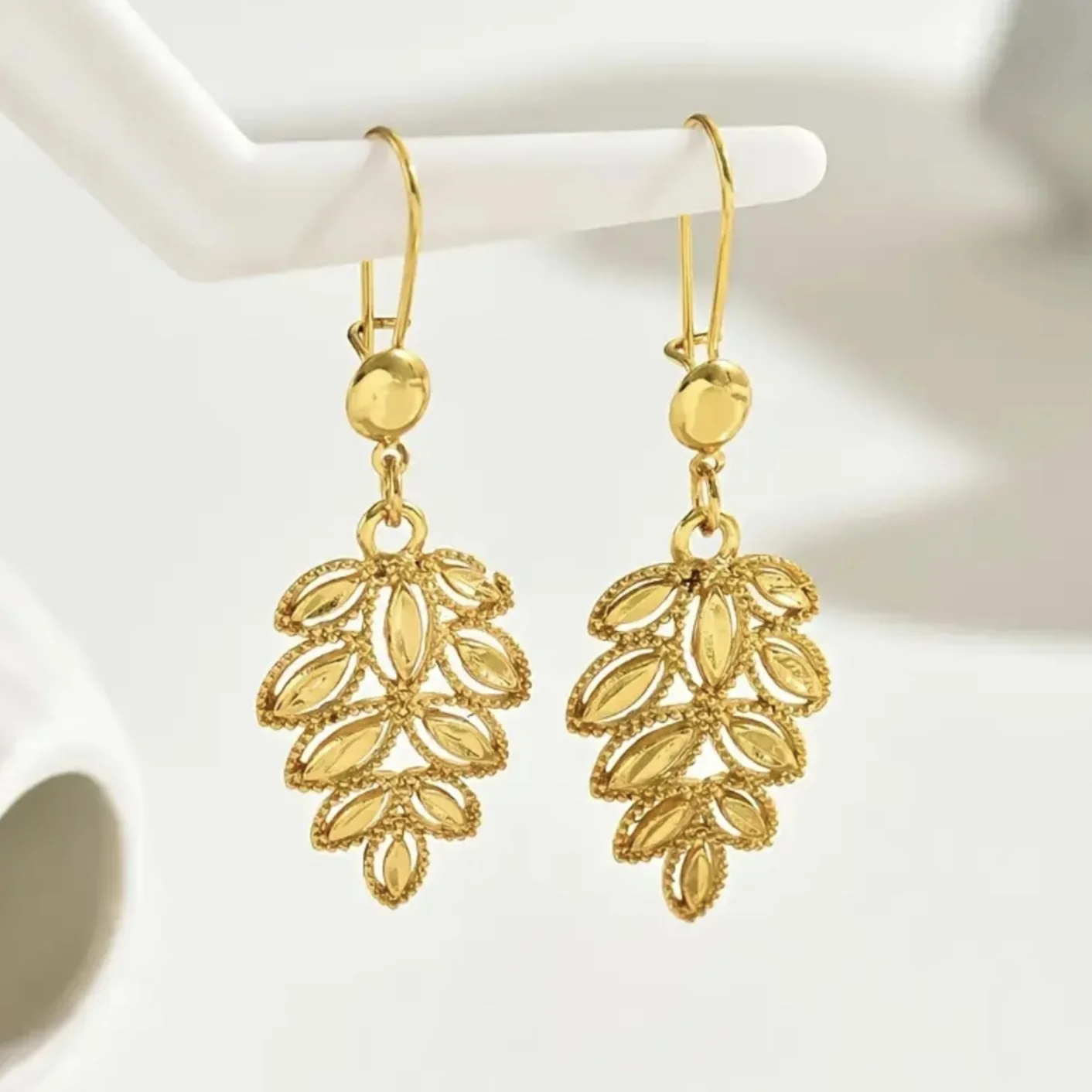 Middle East Cross-Border High Sense Fashion Earrings Bohemian Texture Leaf Earrings Ethnic Style Copper Gold Plating Does Not Fa
