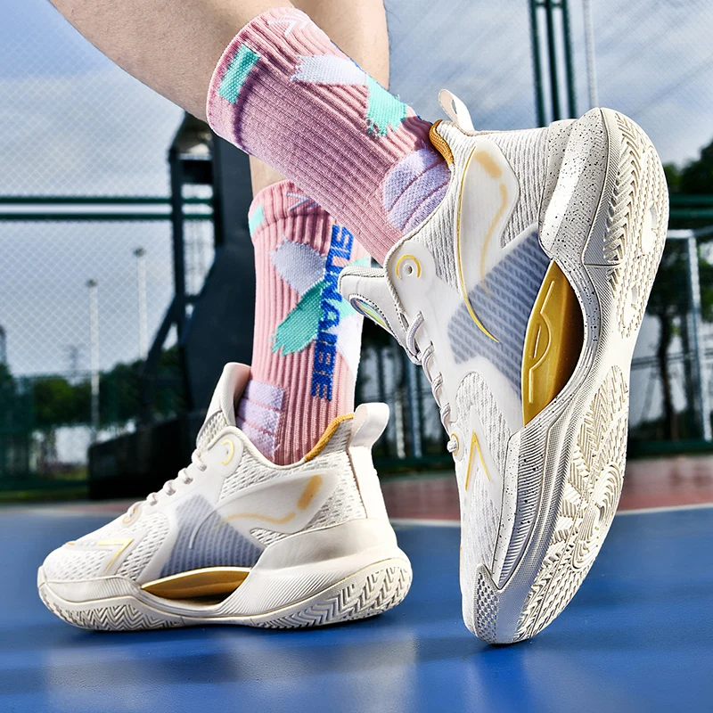 Men New basketball shoes are of high quality and ultra-light Outdoor Rubber Anti Slip Sports Training Shoes For Women