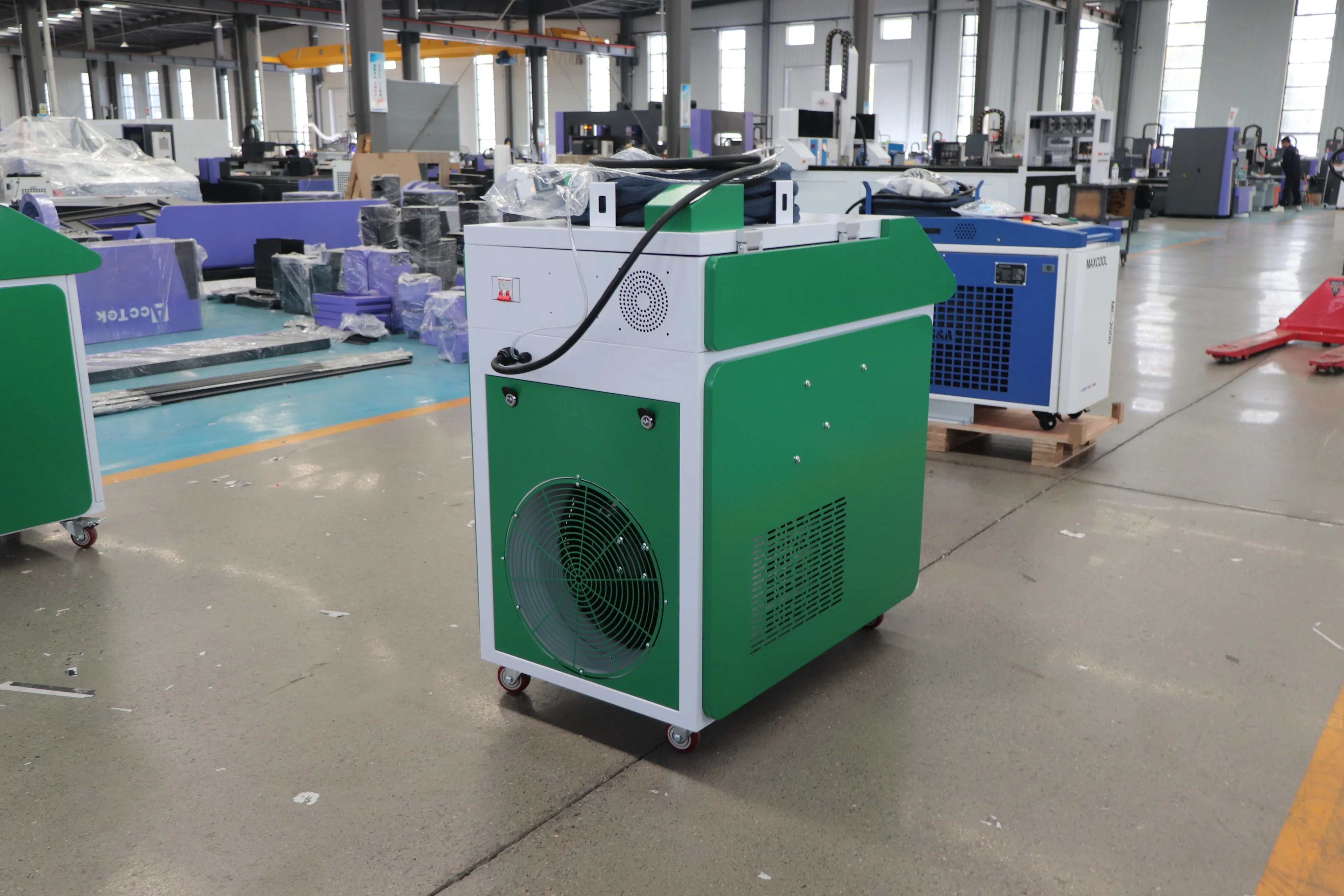 

High efficiency 3000w 1500W laser cleaning machine hand-held laser cleaning machine for rust removal