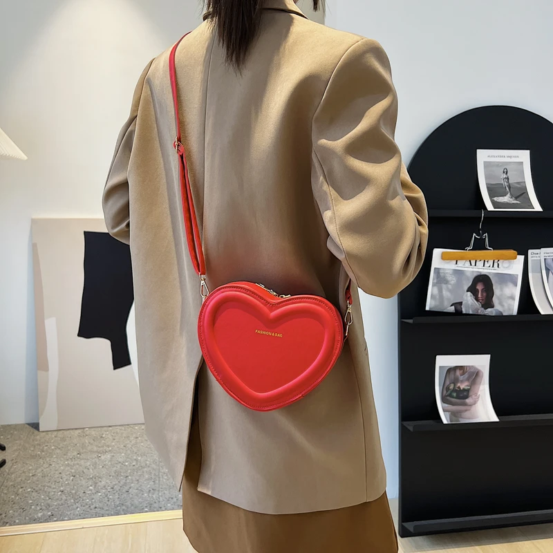 2024 New Peach Heart Sling Purses PU Leather Women Small Crossbody Bag Love Shaped Fashion Satchel Ladies Retro Red Shoulder Bag