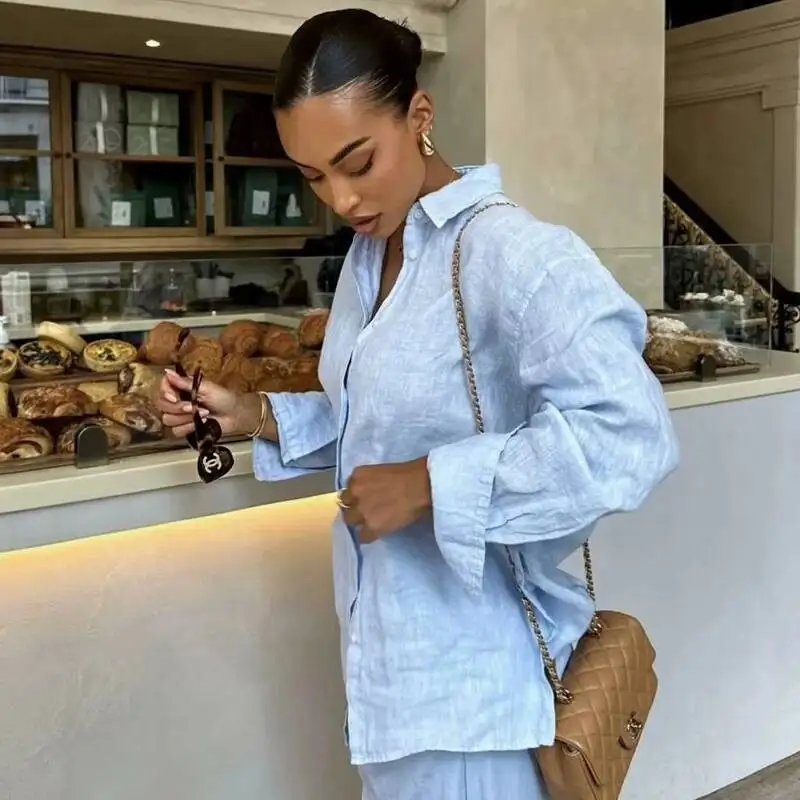 قميص كتان أزرق مقاس كبير بلوزة حريمي جديدة في 2025 ملابس نسائية لربيع وصيف ملابس غير رسمية أنيقة للمكتب