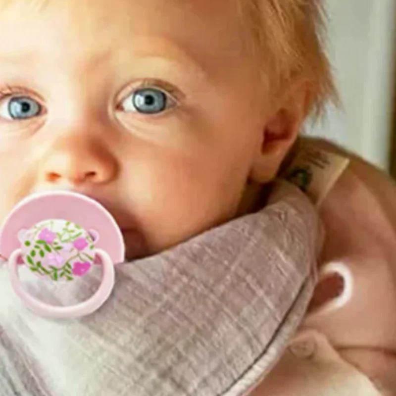 0-3 Year Old Imitation Breast Milk Macaron Color Printed Natural Latex Pacifier Small Flower Shape Dust Lid Gift For Babies