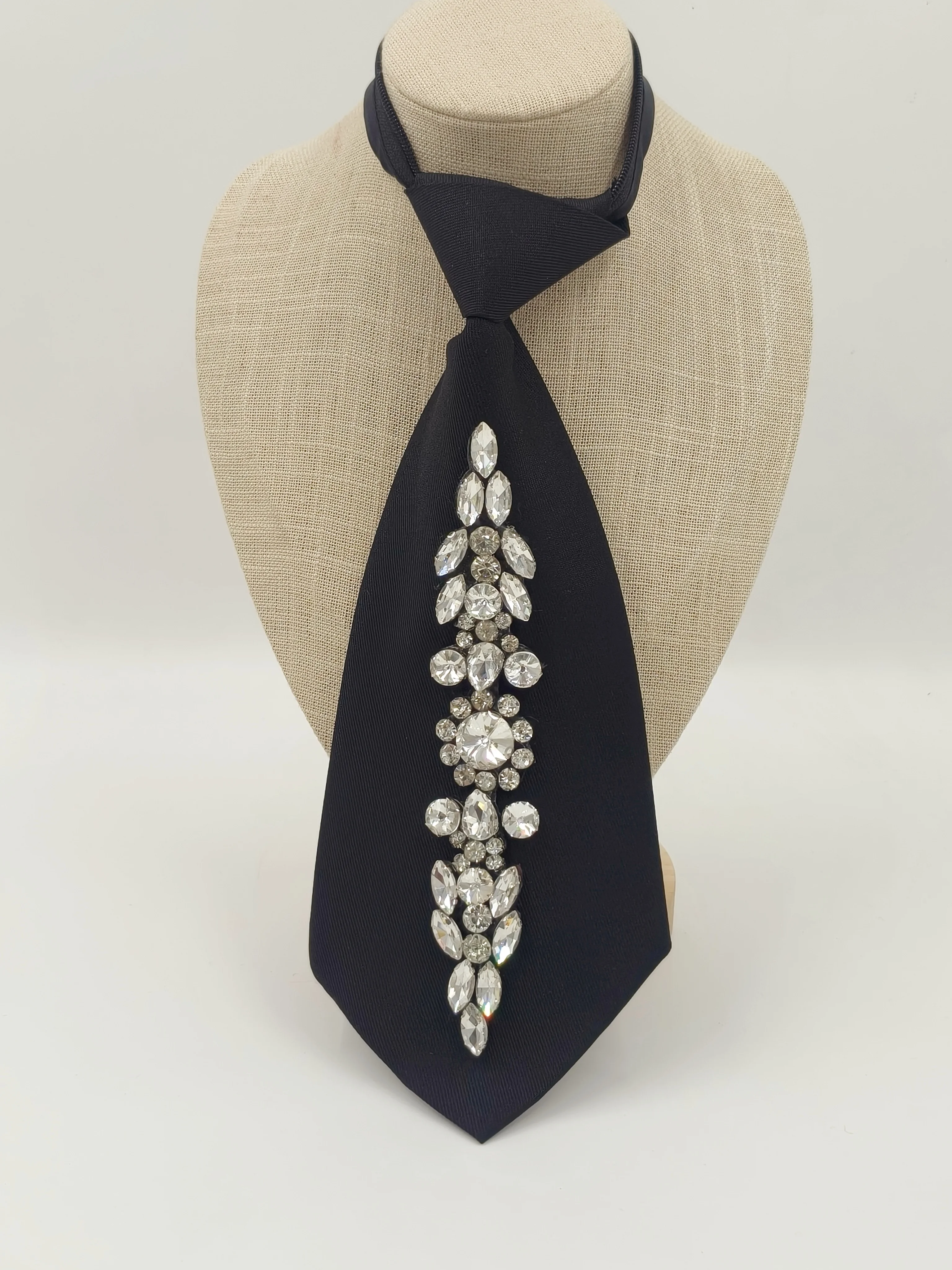 Heavy-Duty Rhinestone-Embellished Black Tie-Free Lazy-Style Tie (Easy to Put on), Suitable for Suits, Formal Wear, Stage Performances, and Various Events Such as the World Cup, Music Festivals, and Independence Day