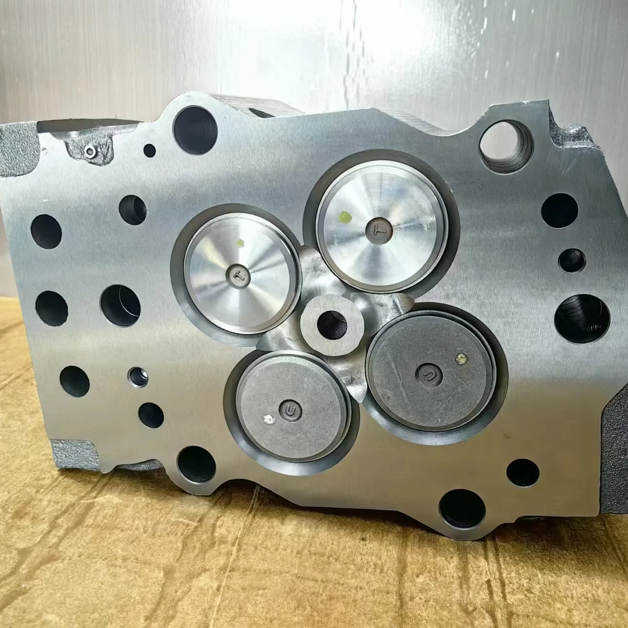 

High Quality QSK19 K19 Engine Parts Cylinder Head Assembly 3641560 3647147