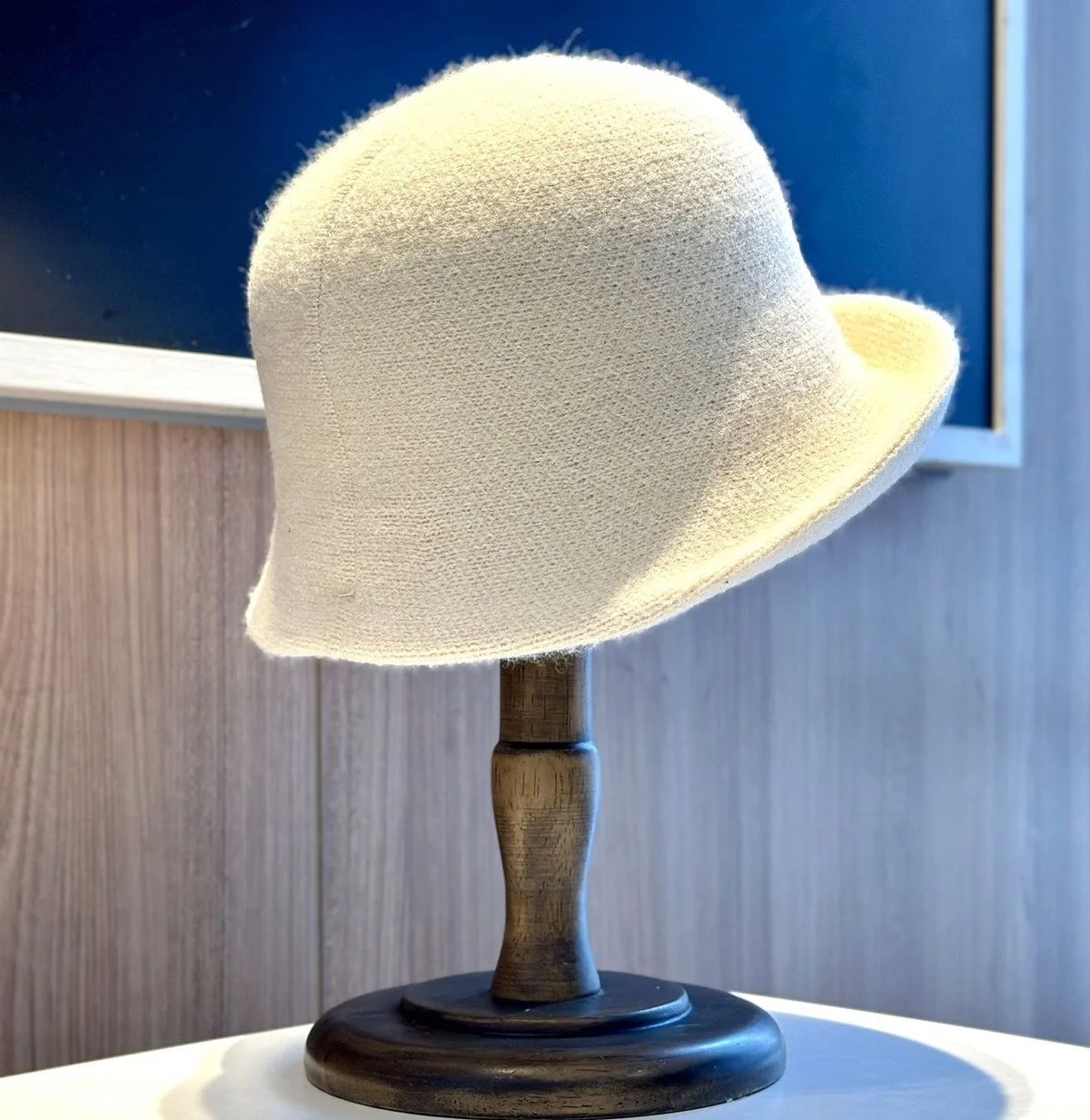 Vintage Asymmetric Cuffed Bell-Shaped Fisherman Hat for Women, Autumn/Winter Soft Knitted Warm Bucket Hat, British Style Artistic Round Brim Hat That Makes Face Look Smaller, Versatile for Daily Wear, Shopping, and Outings, Available in Multiple Colors