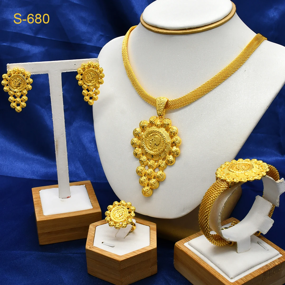 Indian Luxury Water Droplet Necklace and Earrings Set