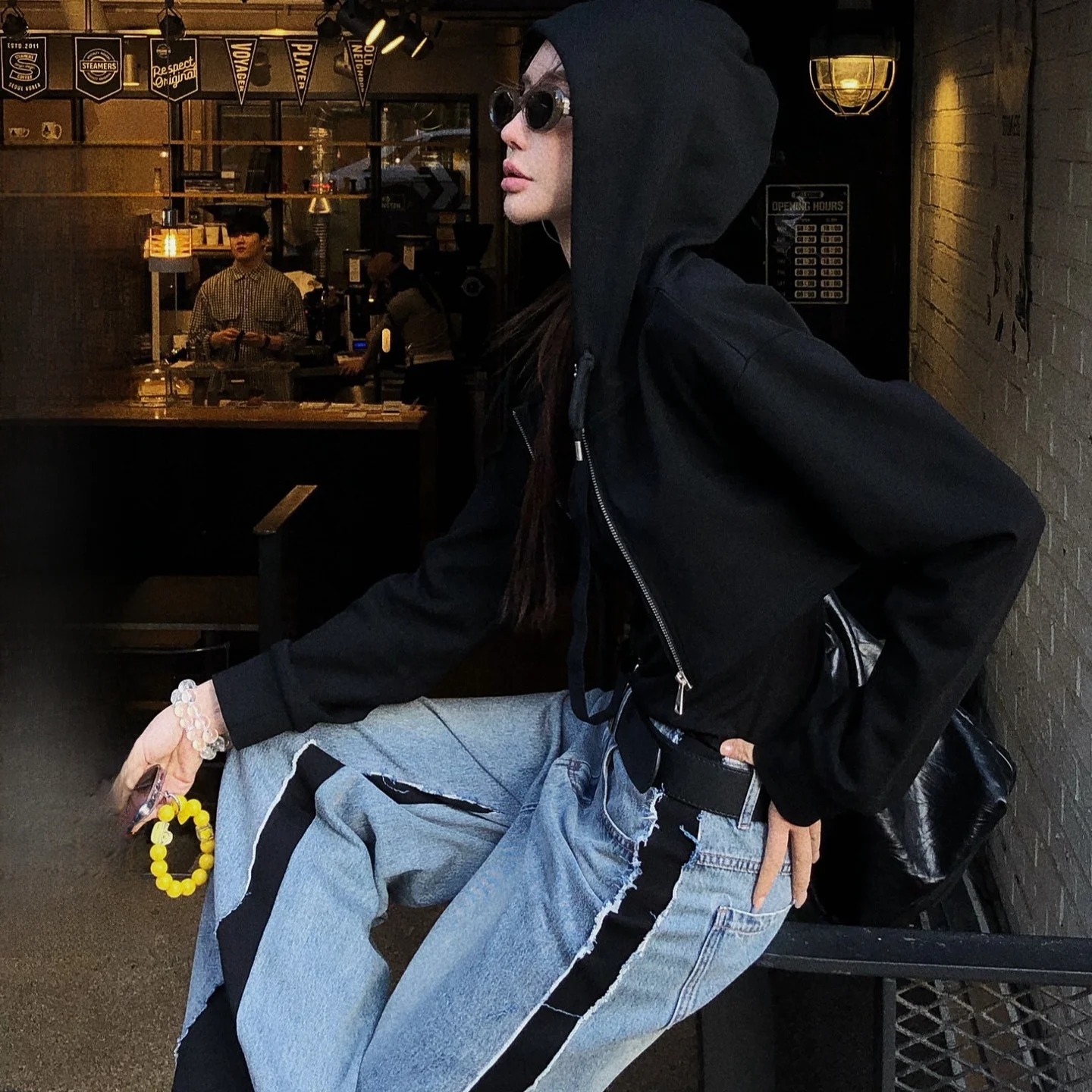 

Новая женская повседневная толстовка Li Wan Jun Commute Lazy Sle Fashion: укороченный кардиган на молнии с капюшоном, утягивающий силуэт