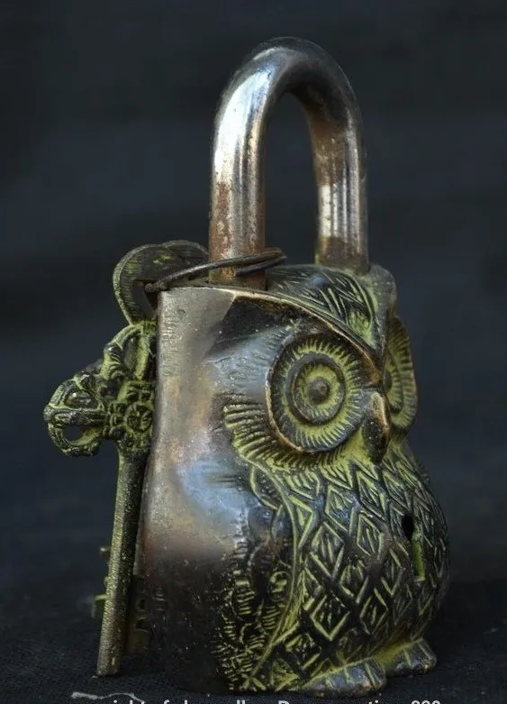 Old Tibet Buddhism Bronze bird of Minerva Owl Statue Door Lock Key Set Usable