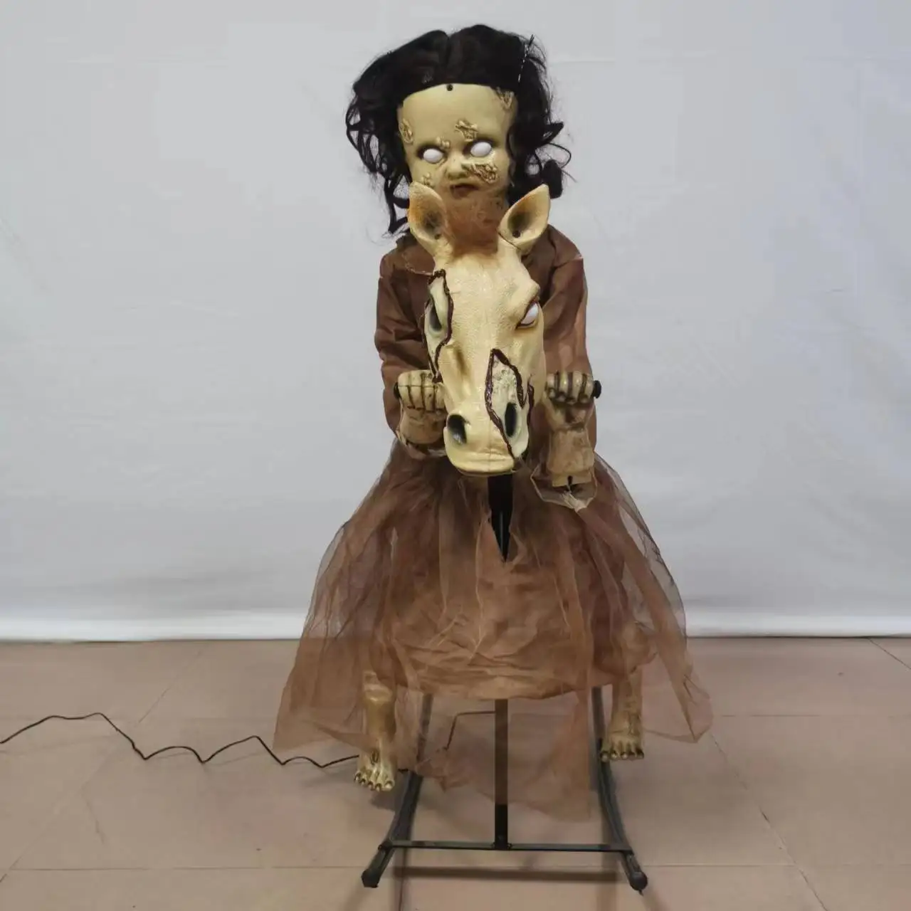 

Halloween decorative ornaments children riding Trojan horse Haunted house bar secret room theme electric horror props spot