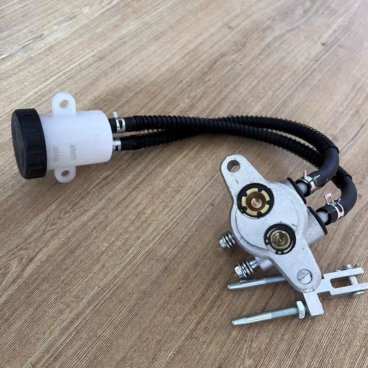 for Dajiangs tricycles V5 brake pumps v6 disc  master cylinder oil pumps four-wheeler foot brake pumps brake masters