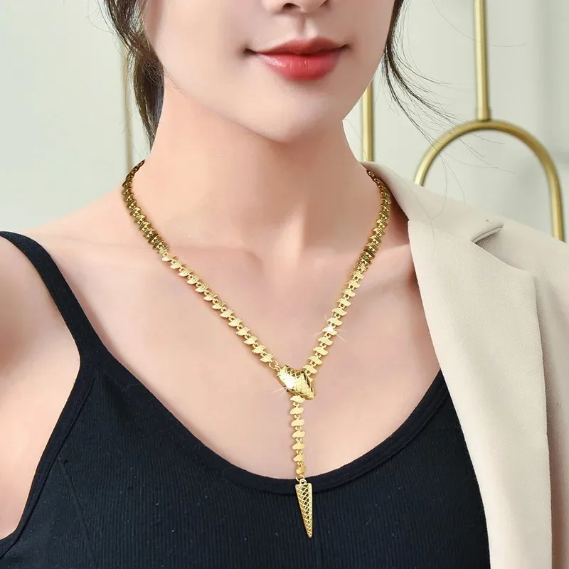 High-end red carpet necklaces, cold and stern style necklaces, snake-shaped collarbone necklaces, fashionable clothing necklaces