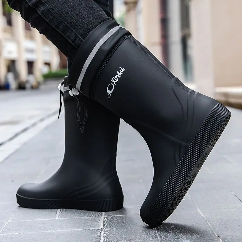 Fashionable and Versatile Rain Boots Trendy Couple's Mid-calf Rain Boot Waterproof Cinch Non-slip and Wear-resistant Rubber Shoe