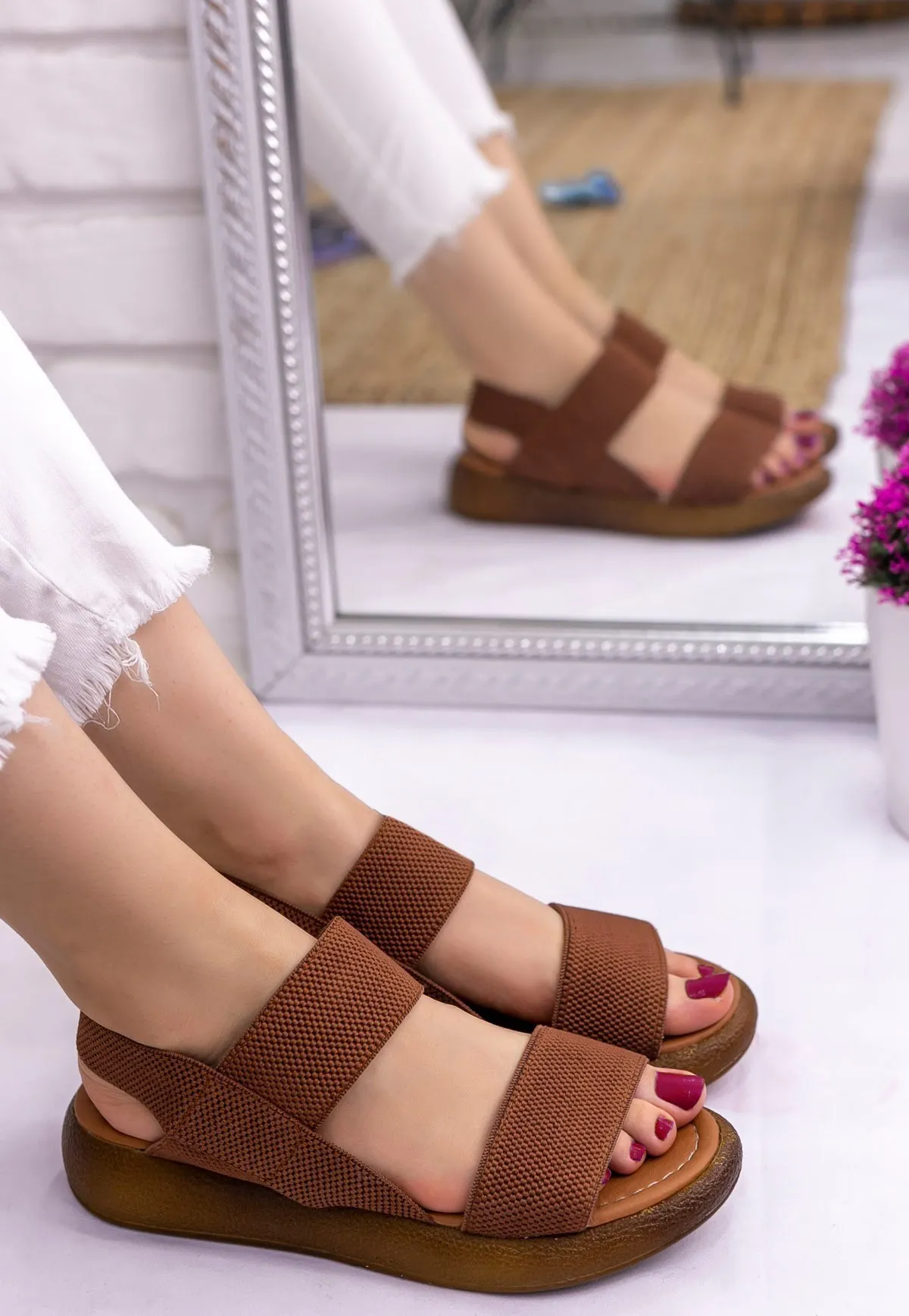 Margine taba tabanlı sandalet