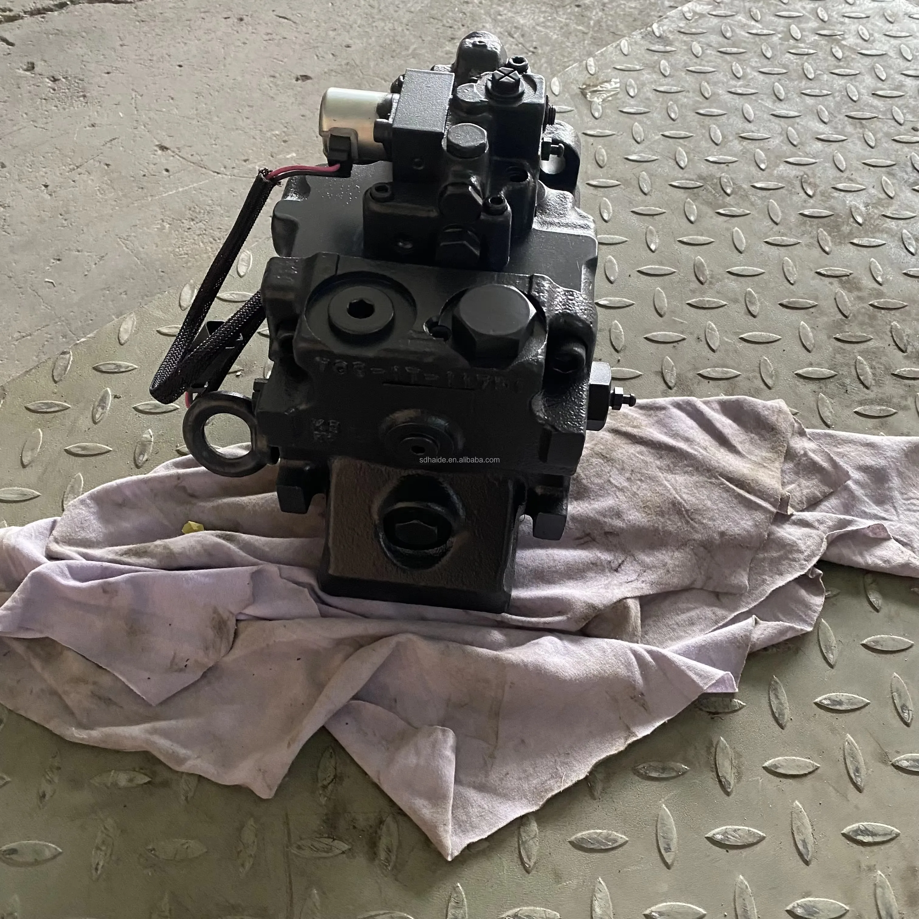 

Excavator Hydraulic Parts D65PX-15 D85EX-15 Excavator Cooling Fan Motor 708-7S-00351 708-7S-00350
